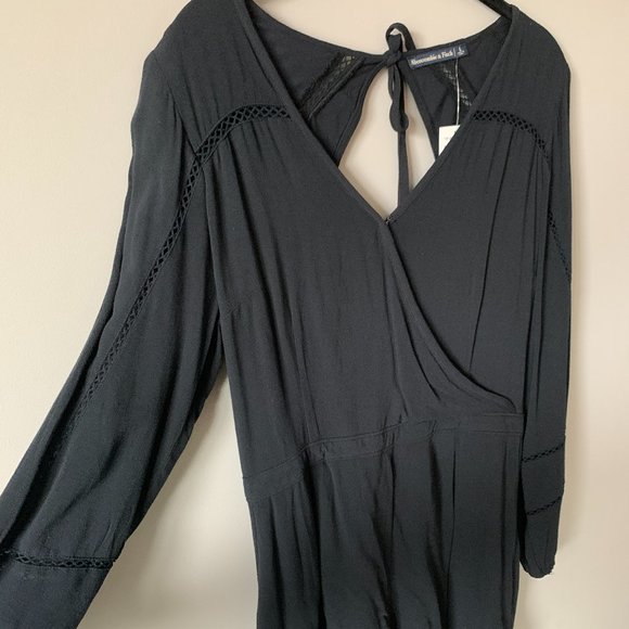 NWT Abercrombie & Fitch Romper (long sleeve w/ back detail) - Black - size Large - Picture 2 of 5